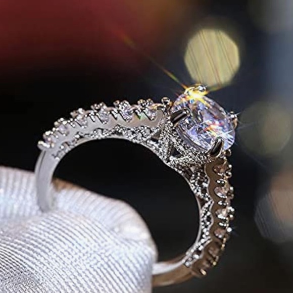 - Gorgeous lab created wedding/engagement ring - Picture 4 of 4